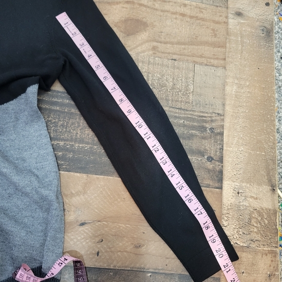 Large WHBM White House Black Market Colorblock Neutral White Black Gray Sweater - Picture 6 of 6